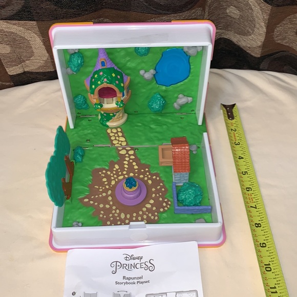 DISNEYPARKS EXCLUSIVE- RAPUNZEL STORYBOOK PLAYSET - Picture 7 of 11